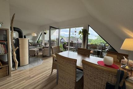 Charmante Dachgeschosswohnung mit Weitblick – 4 Zimmer, Kamin & Sonnenbalkon - Haan
