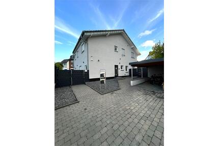 Hochwertiges Zweifamilienhaus in Toplage von Langerwehe