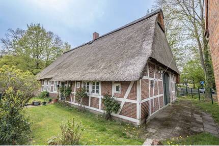 Historisches Reetdachhaus im Dollener Ortskern sucht einen neuen Eigentümer! - Dollern