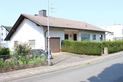 Haus zum Kaufen in Solms 480.000,00 € 272 m²