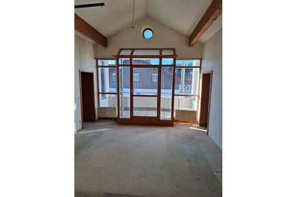 3-Zimmer-DG-Wohnung mit Balkon befristet zu vermieten - Traunstein