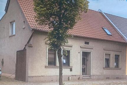 Einfamilienhaus - 55.000,00&nbsp;EUR Kaufpreis, ca.&nbsp; 130,00&nbsp;m&sup2; in Calbe (Saale) (PLZ: 39240)