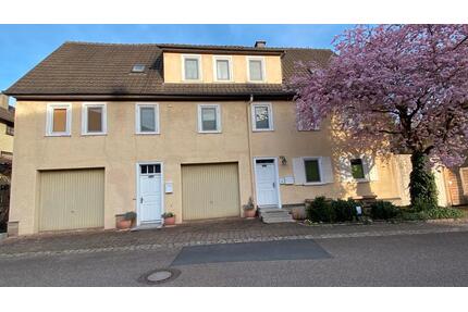 Doppelhaus mit Bachzugang, Gartenidylle & vielseitiger Nutzung - Niederstetten