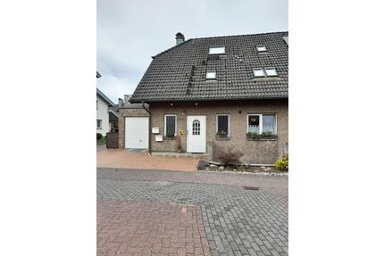 Doppelhaushälfte mit zwei Wohnparteien in guter Wohnlage - Alpen