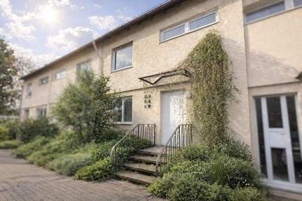 Sanierungsbedürftiges Einfamilienhaus in ruhiger Lage - Frankfurt am Main Eckenheim