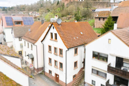 Zweifamilienhaus mit Burgblick - charmantes Altort-Juwel in Rieneck