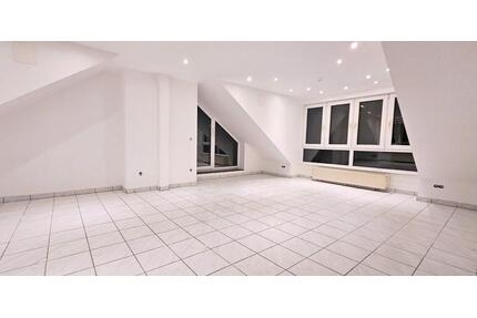 Umfangreich renovierte und teilsanierte Dachgeschosswohnung mit D - Hannover Ricklingen