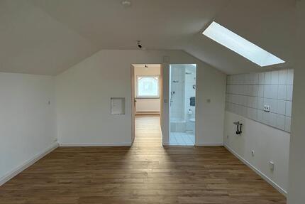 Helle 2-Zimmer-Dachgeschosswohnung für Singles in Achstetten