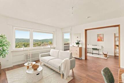Exklusiver Weitblick in Toplage: Helle, renovierte 4-Zi.-Wohnung mit Einzelgarage *PROVISIONSFREI* - Esslingen Zell
