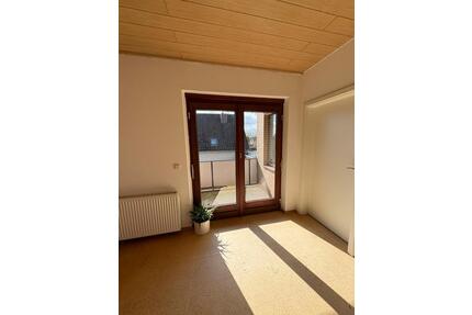 Attraktive 3-Zimmer-Dachgeschosswohnung mit Balkon - Oldenburg Alexandersfeld