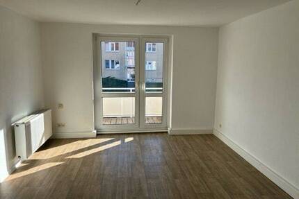 * bezugsbereit * modernes Bad * Balkon * - Naumburg (Saale) Bad Kösen