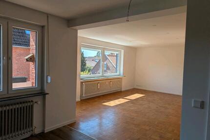 Erstbezug nach Sanierung Moderne 3-Z-Wohn. mit Balkon & Parkplatz - Emden Tholenswehr