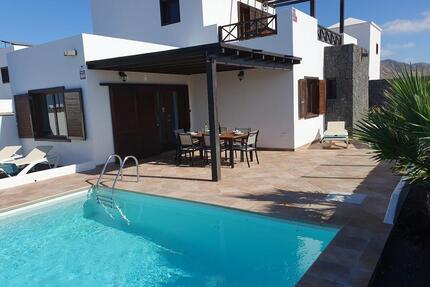 Traum-Ferien Villa mit eigenem Pool und Meerblick auf Lanzarote - Neuenkirchen