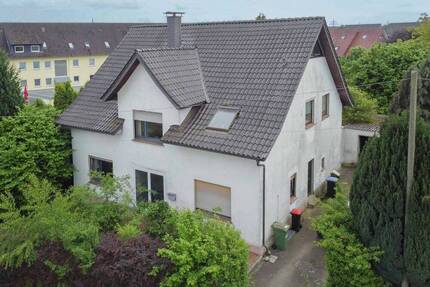 Ihr Projekt wartet: Modernisierungsbedürftiges Zweifamilienhaus auf großem Grundstück in Löhne