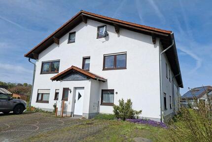 Mehrfamilienhaus mit Lagerhallen in AllendorfEder zu verkaufen. - Marburg