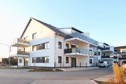 Erstbezug – Schöne 3 Zimmer Wohnung mit Balkon, Aufzug! - Schierling