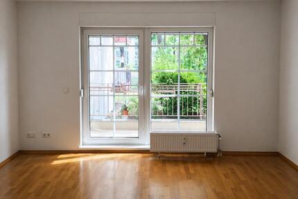 Helle 2 zimmer Wohnung mit Balkon ins Grüne in Berlin-Köpenick