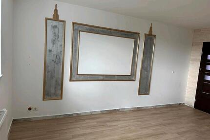 Wohnung mit EBK zu vermieten - 585,00&nbsp;EUR Kaltmiete, ca.&nbsp; 90,00&nbsp;m&sup2; in Chemnitz (PLZ: 09120) Helbersdorf