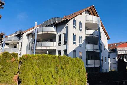 Ab sofort frei: Sehr helle 3,5 Zimmer-Wohnung mit GartenTerrasseStellplatz in der Tiefgarage und Außenstellplatz - Winnenden
