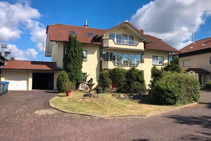 Autobahn A3 Unternehmervilla mit Penthousewohnung Reserviert - Straßenhaus