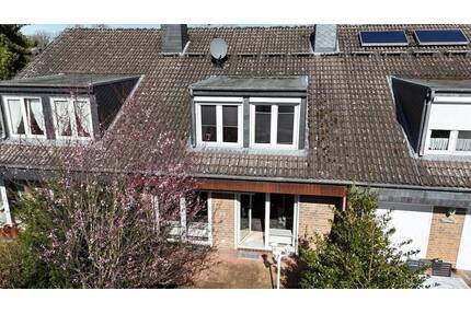 RESERVIERT Charmantes Raumwunder in Tostedt: Modernisiertes Reihenhaus mit Gartenidylle + Vollkeller