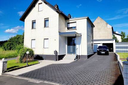 Zweifamilienhaus im schöner Lage von Weilburg-Ahausen