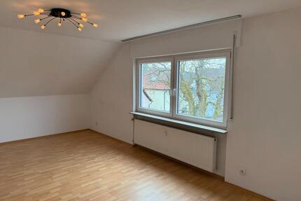Helle 2-Zimmer Dachgeschosswohnung in Mühlacker-Lienzingen