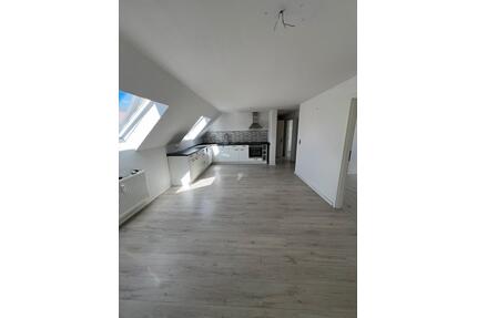 4 Zimmer DG Wohnung modern ausgestattet - Pfaffenhofen