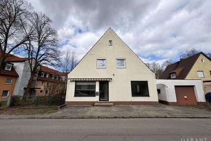 Haus zum Kaufen in Augsburg 695.000,00 € 360 m²