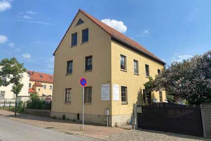 Kleines Mehrfamilienhaus plus Baugrundstück in Weinböhla!