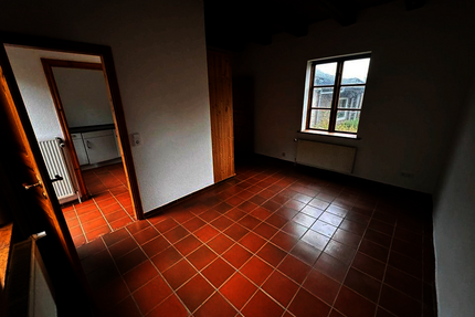 Hell geschnittene Wohnung mit Fliesenboden & Einbauküche - Burg (Dithmarschen)