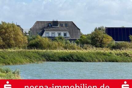 Doppelhaushälfte zzt. in 2 WE aufgeteilt mit Blick auf einen kleine See direkt hinter dem Außendeich - Nordstrand