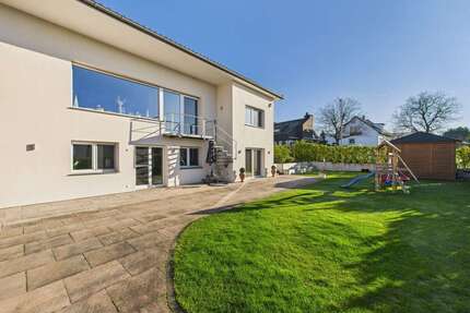 Haus zum Kaufen in Wiesbaden 1.985.000,00 € 294.97 m²