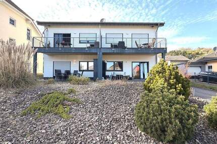 Frei ab 01.07.2026 3 Zimmerwohnung im 1. Obergeschoss (Dachgeschoss) Balkon Einbauküche Erdwärmepumpe - Fußbodenheizung - Tawern