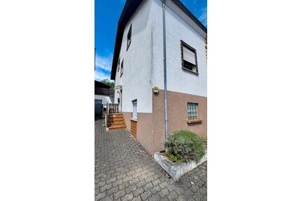 Charmantes Einfamilienhaus - 85.000,00&nbsp;EUR Kaufpreis, ca.&nbsp; 73,00&nbsp;m&sup2; in Saarwellingen (PLZ: 66793)