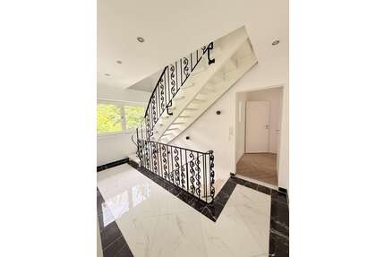 Haus zum Kaufen in Hagen 295.000,00 € 240 m²