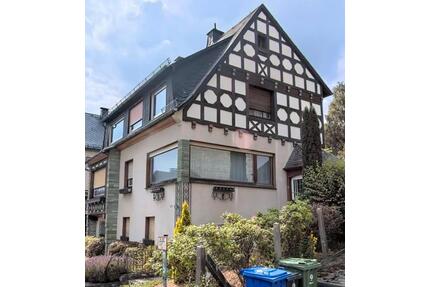 Charmantes Zweifamilienhaus - 150.000,00&nbsp;EUR Kaufpreis, ca.&nbsp; 200,00&nbsp;m&sup2; in Bestwig (PLZ: 59909)