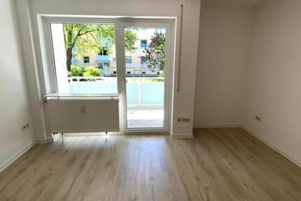 * FÜR DIE KLEINE FAMILIE * ab 01.05. * TIP TOP RENOVIERT * einfache Wohnviertel KL WEST * - Kaiserslautern Engelshof