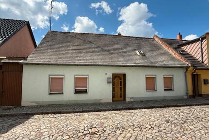 Haus zum verkaufen - 48.000,00&nbsp;EUR Kaufpreis, ca.&nbsp; 225,00&nbsp;m&sup2; in Barby (PLZ: 39249)