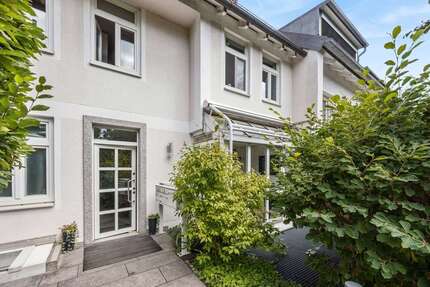 Haus zum Kaufen in München Pasing 2.890.000,00 € 316 m² - München / Pasing