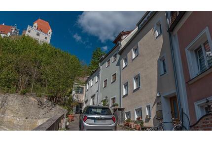 Wunderschön saniertes Townhouse mit Dachterrasse im Herzen Landshuts unterhalb der Burg Trausnitz