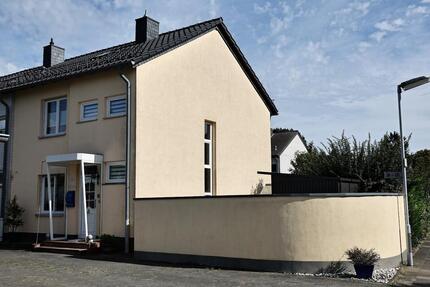 Gepflegtes Reihenhaus mit Garten und 4 Pkw-Stellplätzen - Bergheim Auenheim