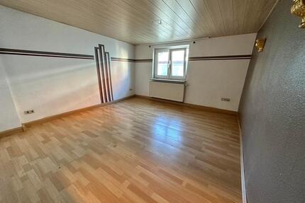 4 Zimmer Wohnung - 1.000,00&nbsp;EUR Kaltmiete, ca.&nbsp; 100,00&nbsp;m&sup2; in Eberstadt (PLZ: 74246)