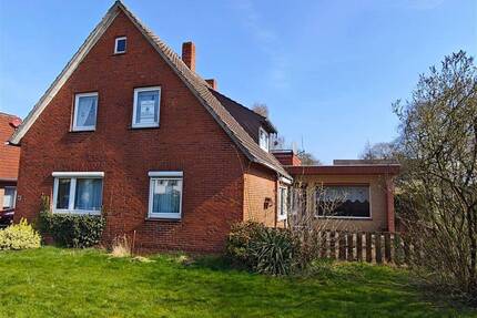 Berne-Ranzenbüttel: Einfamilienhaus mit Modernisierungsbedarf und großem Grundstück!