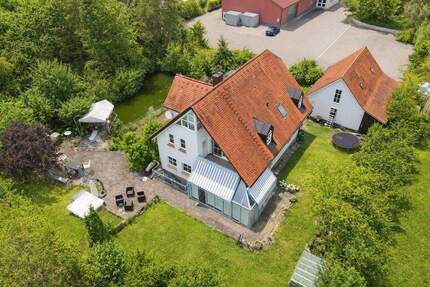 PREISSENKUNG - Einfamilienhaus mit drei Garagen und großem Garten - Pleinfeld