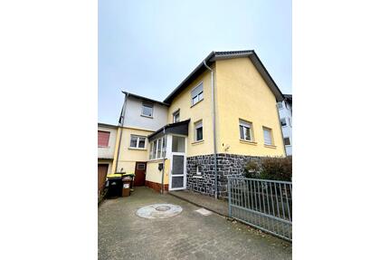 Zweifamilienhaus mit Garten und Hof - Gedern