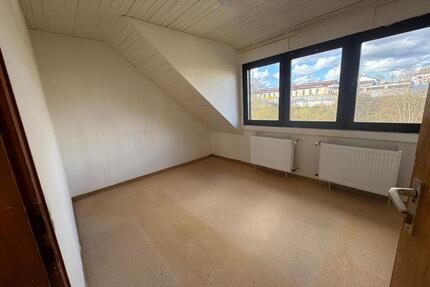 3 ZKB renovierte Dachgeschosswohnung in SB-Burbach zu vermieten - Saarbrücken West