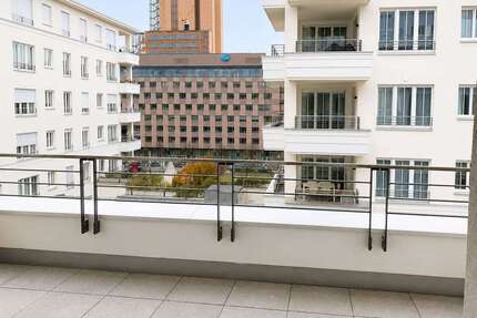 Wohnung zum Mieten in Berlin 1.909,85 € 90.6 m²