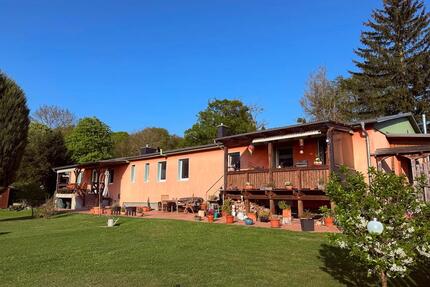Mehrgenerationenhaus, 2 Ferienhäuser , 1 Reihenbootshaus mit Boot - Malchin