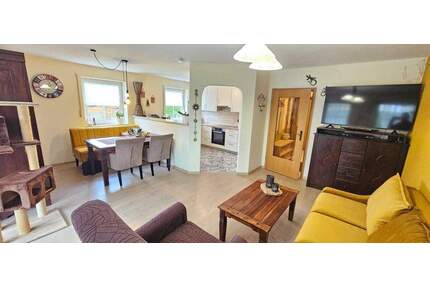 Sehr gepflegte 3-Zimmer-Wohnung in ruhiger Wohngegend mit großem Garten und schöner Terrasse - Burglengenfeld